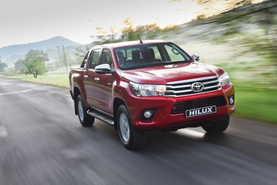  Toyota Hilux 4x4 Raider Double Cab 2016 года  (ZA) (фото 33 из 40)